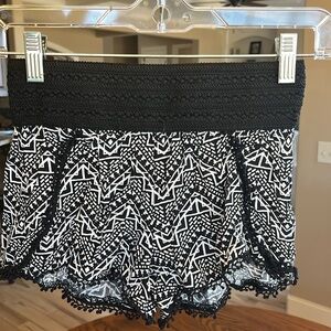 Shorts Elastic Waist Black White Print Tribal Aztec Silky